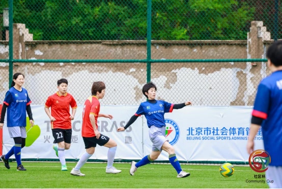 球场上奔跑 球场上奔跑